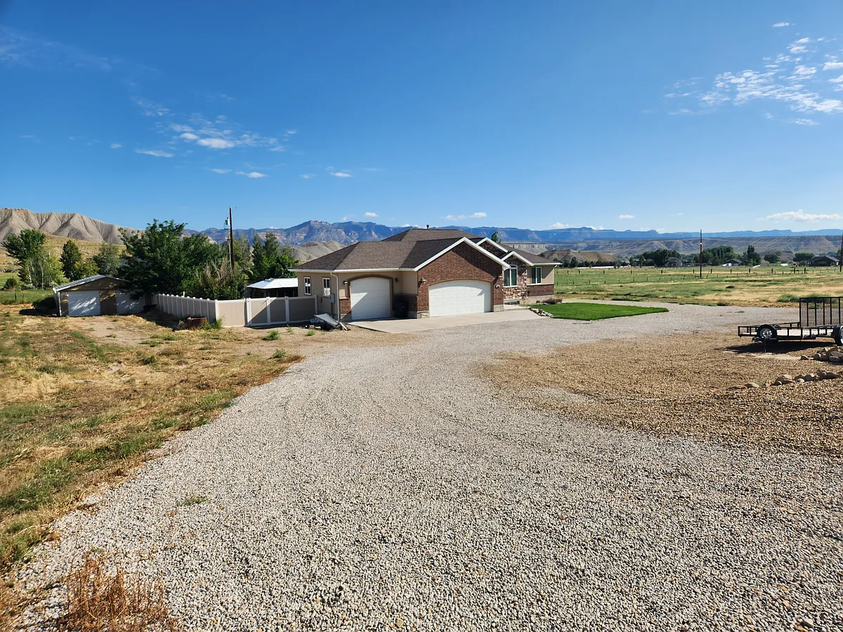 Building Photo - 2380 W Gordon Creek Rd