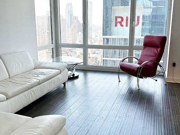 4th image of 247 W 46th St APT 3002