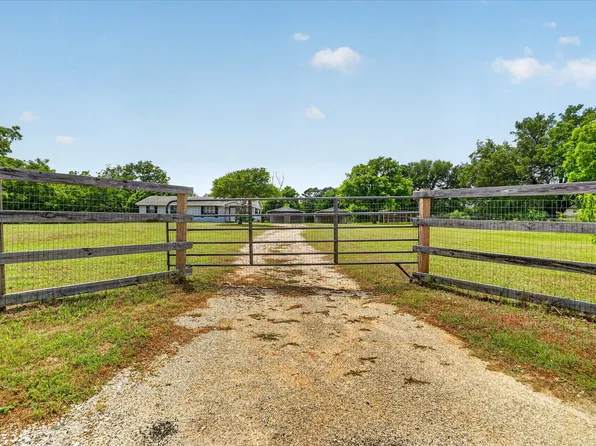 108 Fir St, Keene, TX 76059