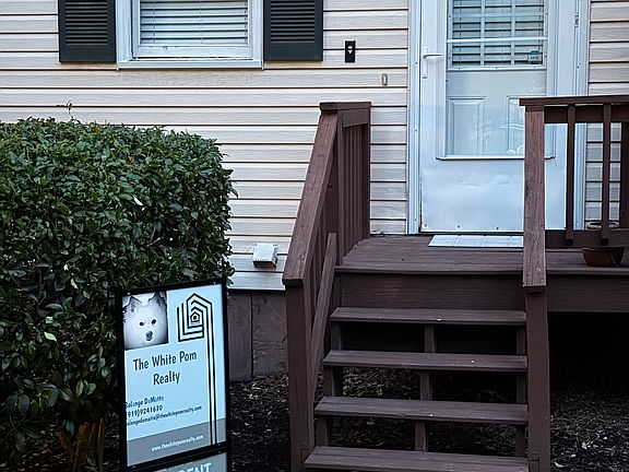 3rd image of 107 Weatherstone Dr Unit B