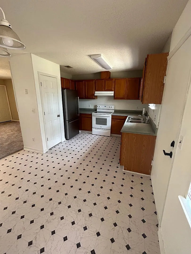 3 Bedroom plus Bonus Room Home on 1 Acre Private Lot - No HOA — Photo 2