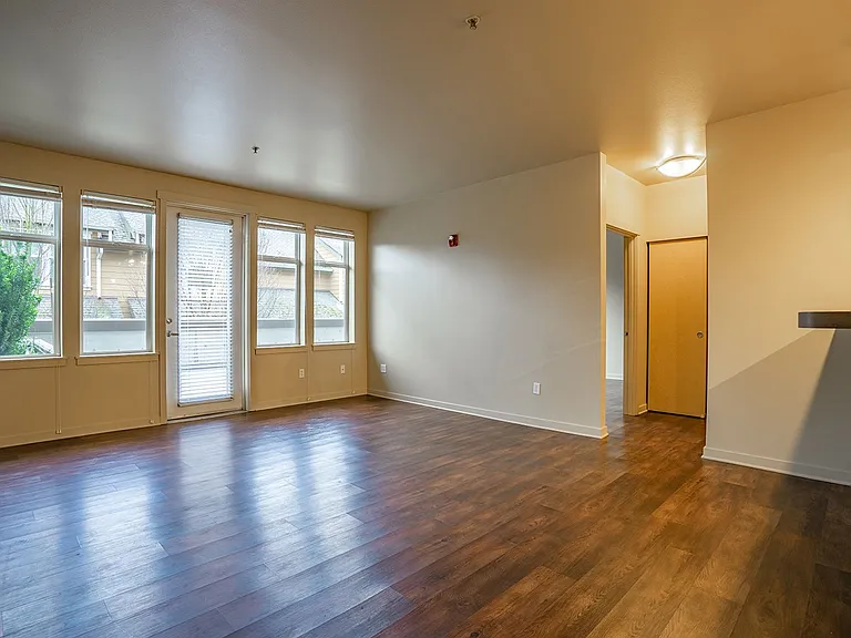 Saxe Apartments — Photo 43