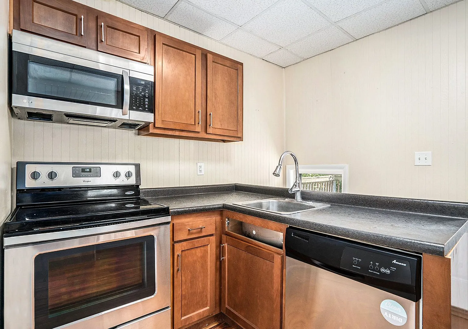 $1399 Eastwood 2-Bed/1-Bath Ranch, Basement, Large, Fenced yard - Ask about our no security depos... — Photo 2