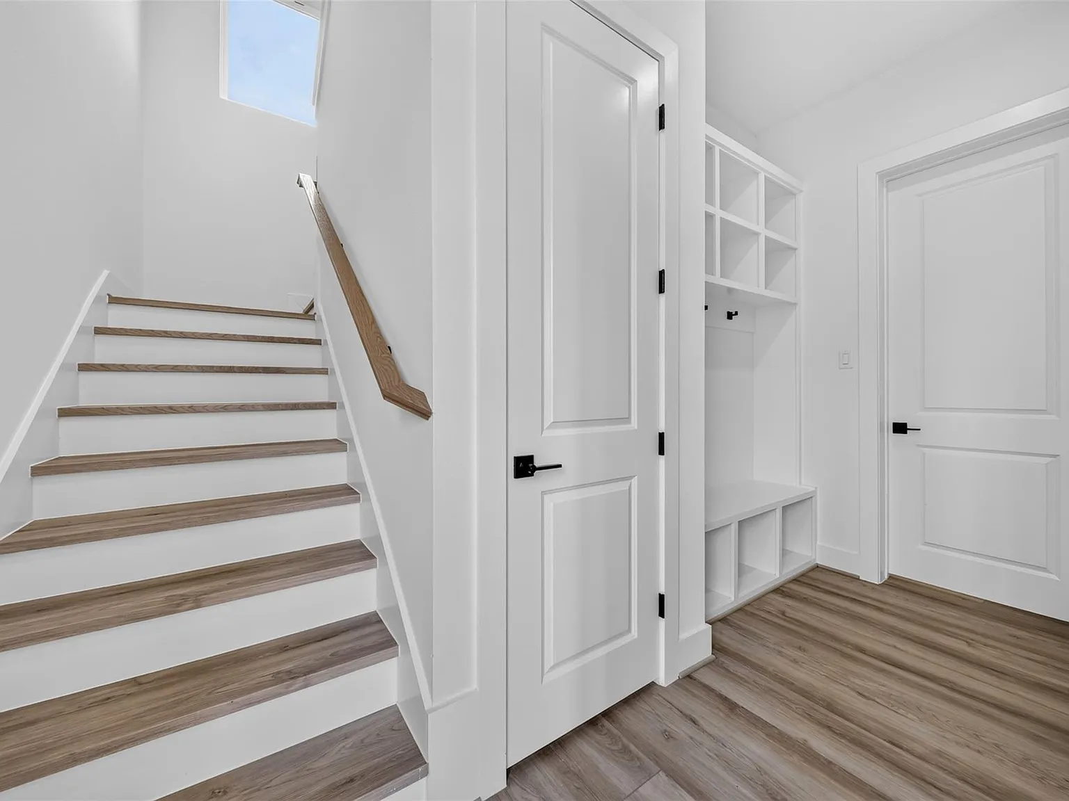 3 bed, 3.5 bath, 2026 sqft, $2,600 — Photo 4