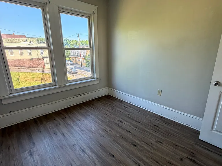 568 Main St #6 — Photo 8