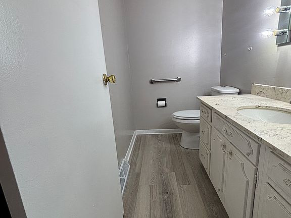 5th image of 2336 Cherry Hills Dr APT B1