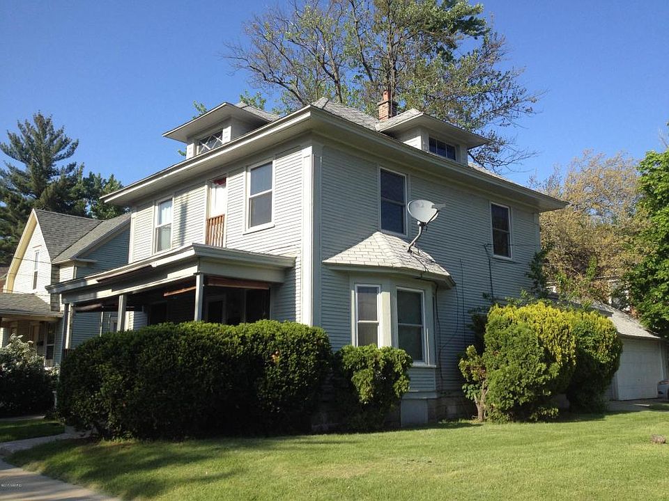1st image of 924 Kalamazoo Ave SE