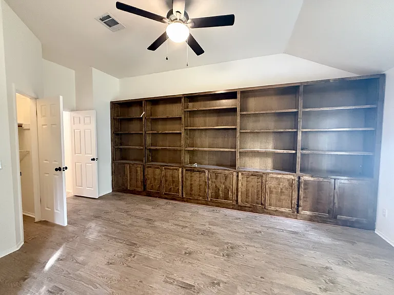 6106 Skahan Ln — Photo 5