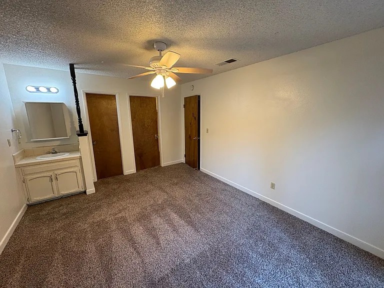 1748 E Laura Ave — Photo 6
