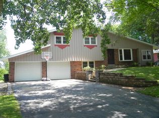320 Heather Ln, Fredonia, WI 53021