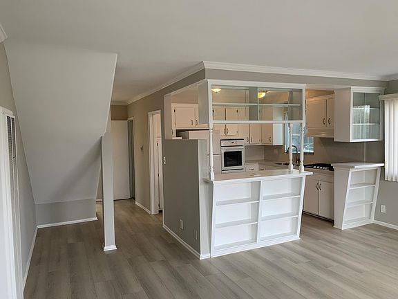 3rd image of 1415 Barry Ave #9