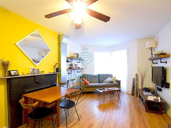 3rd image of 918 Lafayette Ave APT 1