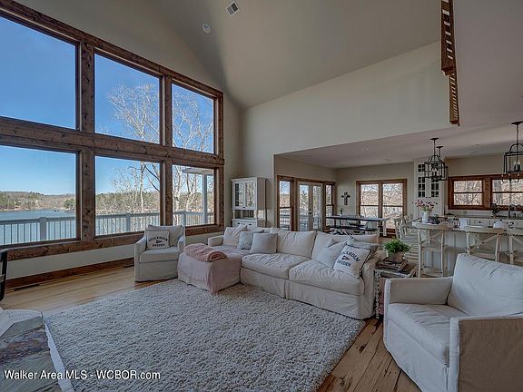 Image 5: C9841231-E6AD-4732-BA29-DEA841B5A4BC