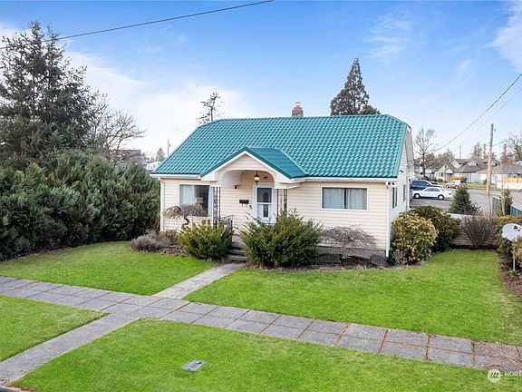 Vinyl siding, metal roof, newer furnace, windows & hot water tank, new sewer line & upgraded electrical>