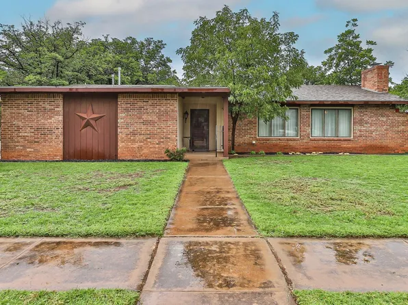 815 W 6th St, Idalou, TX 79329
