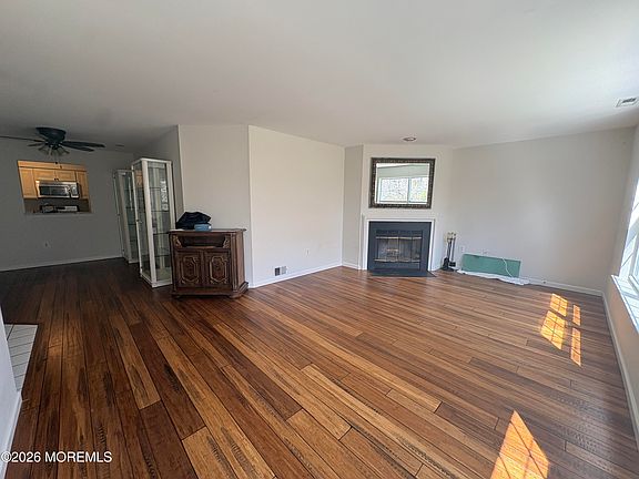 3rd image of 103 Racquet Road