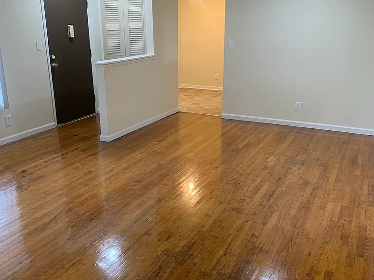 Silver Pines Apartments — Photo 29