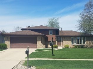 8100 Shoshone Trl, Tinley Park, IL 60477