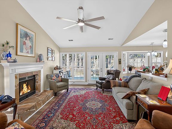 2nd image of 733 Woodland Pointe Pl