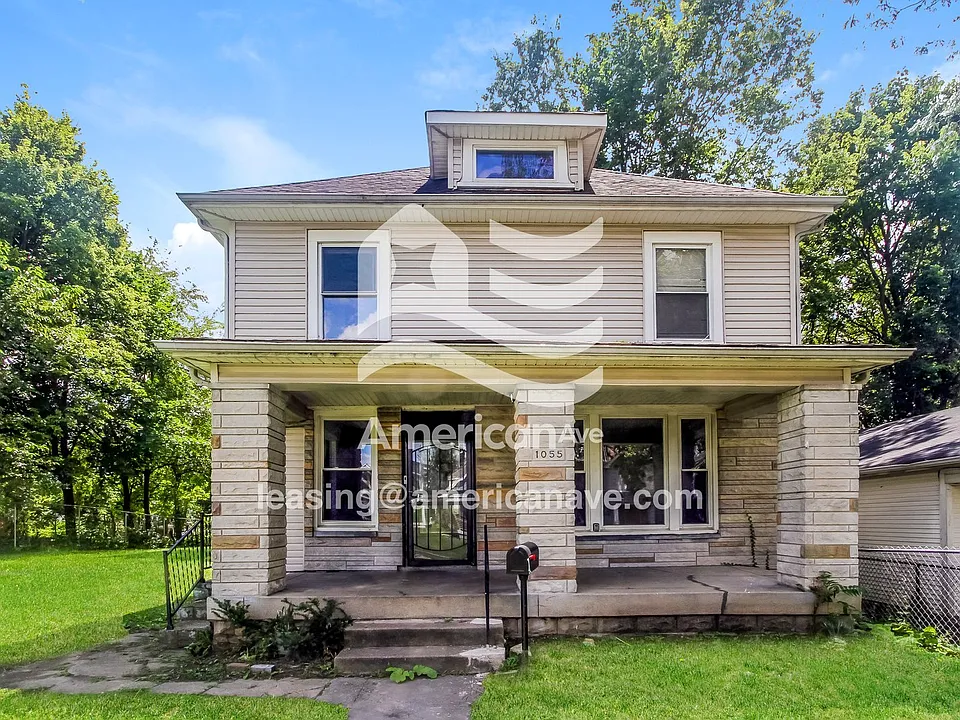 1055 W 33rd St