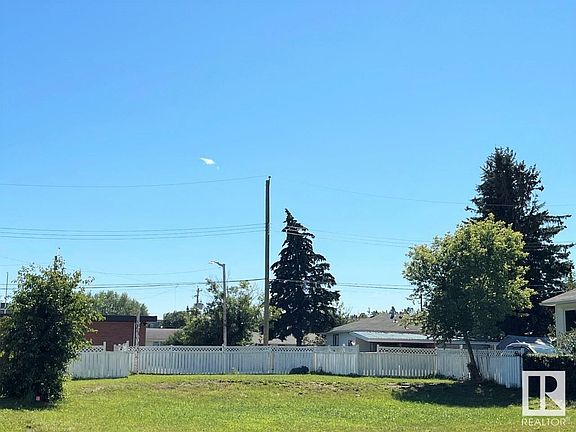 5th image of 4907 52nd Ave