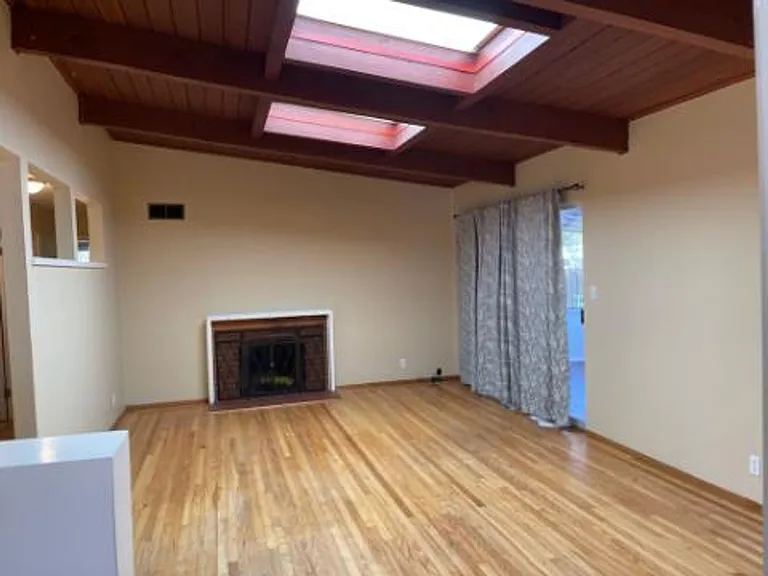 2347 Venndale Ave — Photo 9