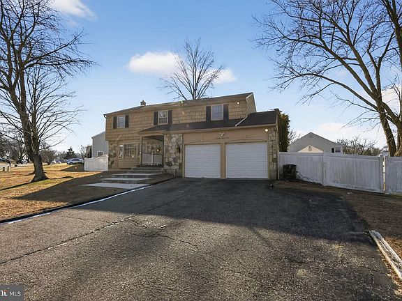 2nd image of 1943 Birchwood Park Dr N