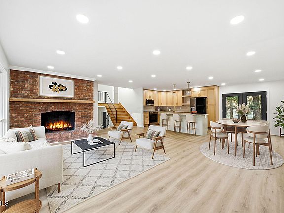 3rd image of 4030 Reservoir Rd