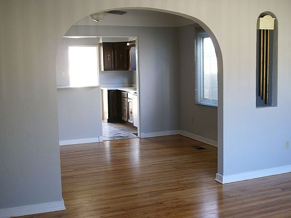 3rd image of 409 Carlisle Blvd SE