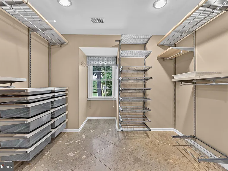 1022 Delf Dr — Photo 24
