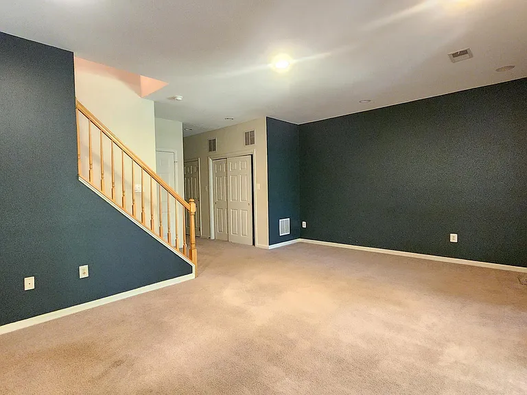 7719 Sullivan Cir — Photo 25