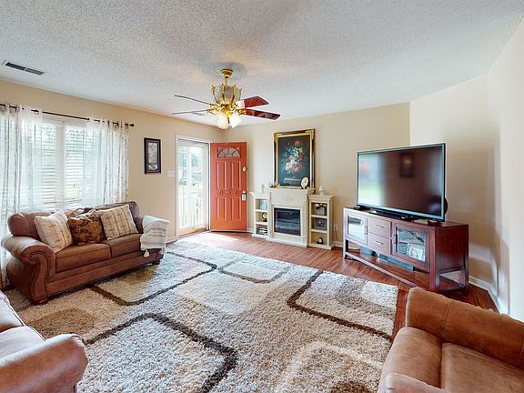 4th image of 881 Sir Lionel St