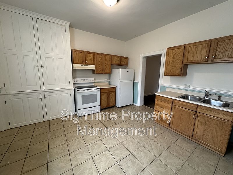 1st image of 42 E Franklin St