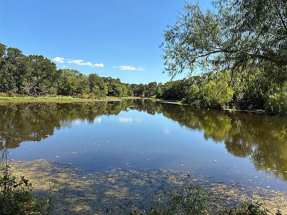 4th image of 407 County Road 227