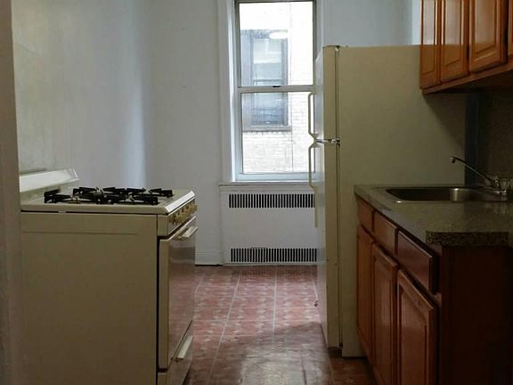 5th image of 390 Ocean Pkwy APT 3D