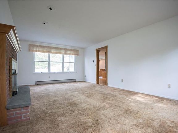 4th image of 100 Willowcrest Dr