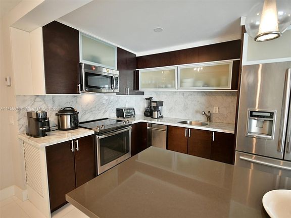 4th image of 6061 Collins Ave APT 10D