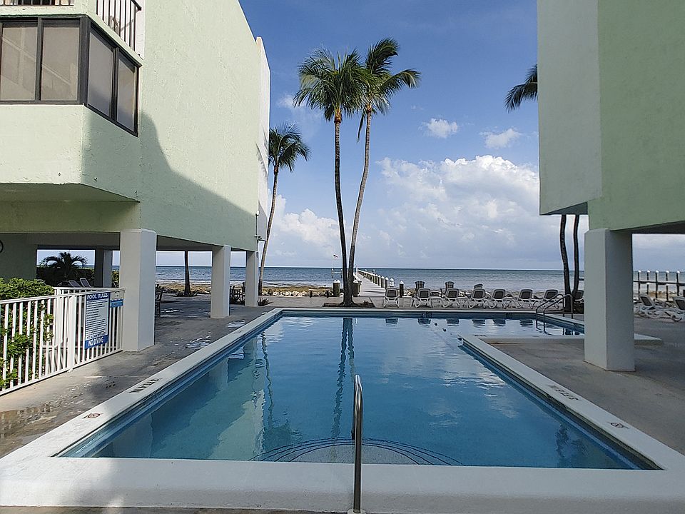 Ocean front community pool.