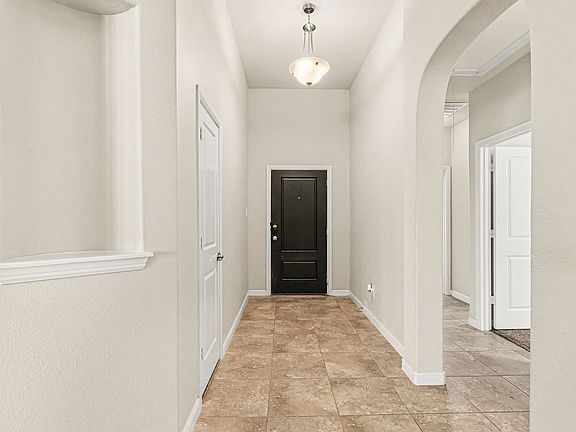 4th image of 905 Falcon Rd