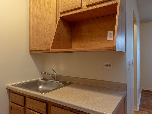 4th image of 4031 N Kenmore Ave APT 104