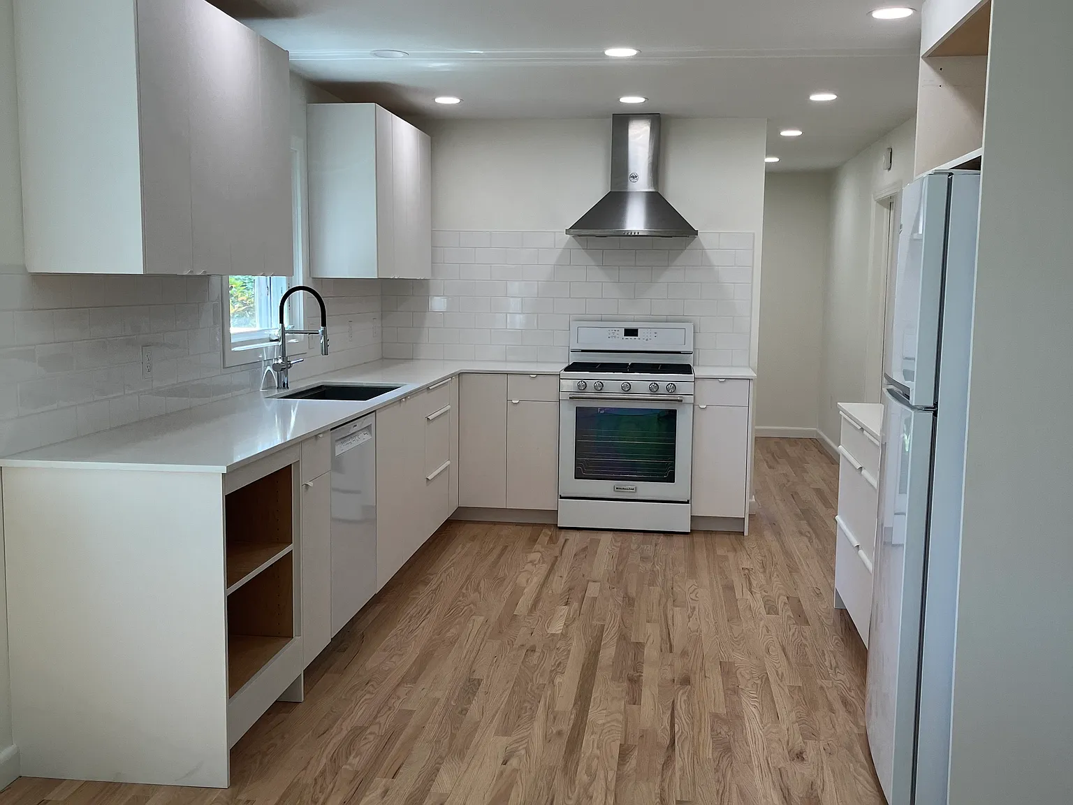 3 bed, 1.5 bath, 1486 sqft, $2,900 — Photo 4