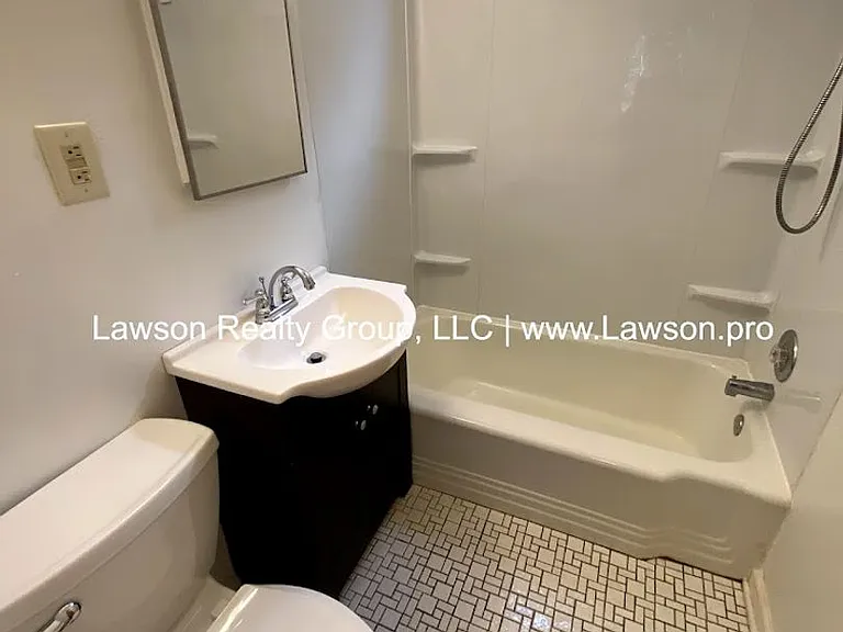 2420 Winthrop Ave SW — Photo 20