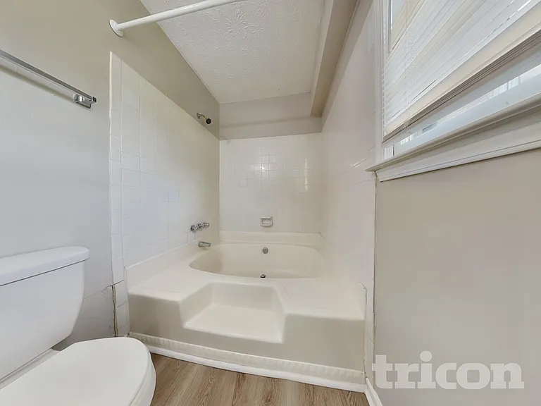 3735 Linwood Way — Photo 9