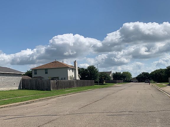 4th image of 610 Harvest Dr