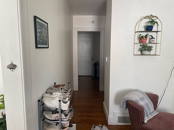 5th image of 209 Lewis St