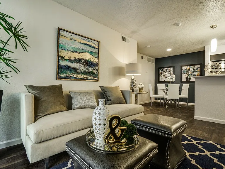 Hudson Apartments — Photo 16