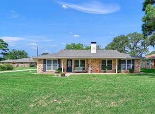 800 Kiowa Dr W, Lake Kiowa, TX 76240
