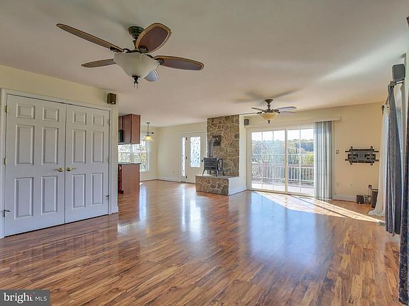 4th image of 14903 Neer Ln