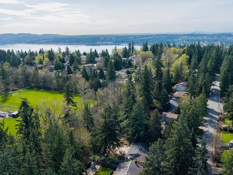 2213 Sahalee Dr W — Photo 25
