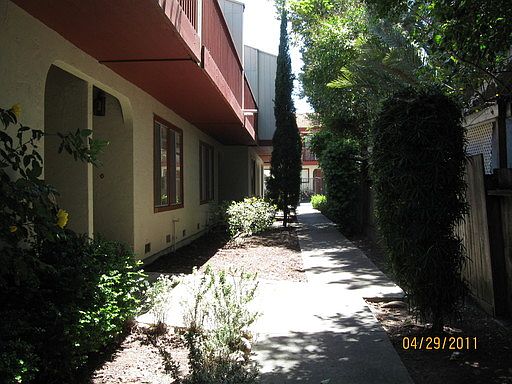 2nd image of 457 Oak Ave #1